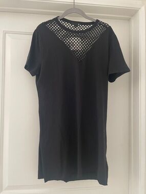 G by Guess Black Short Sleeve Top with Mesh V-Neck